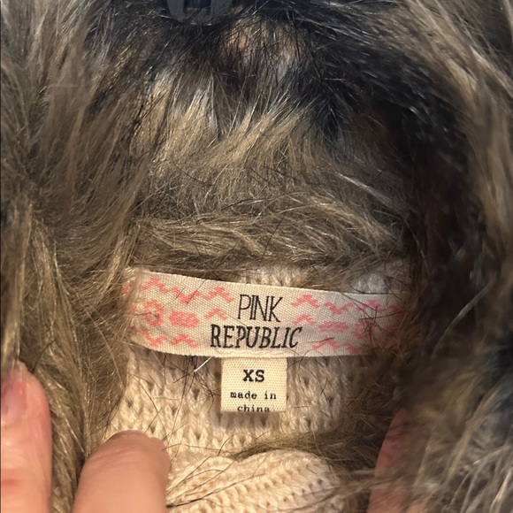 Pink Republic Faux Fur Vest Size XS - Picture 4 of 8